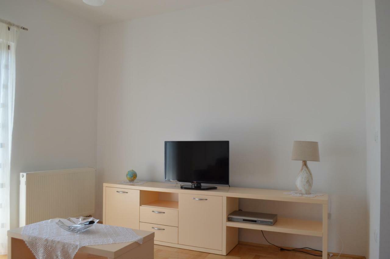 Apartmani Mila Sukosan Exterior photo