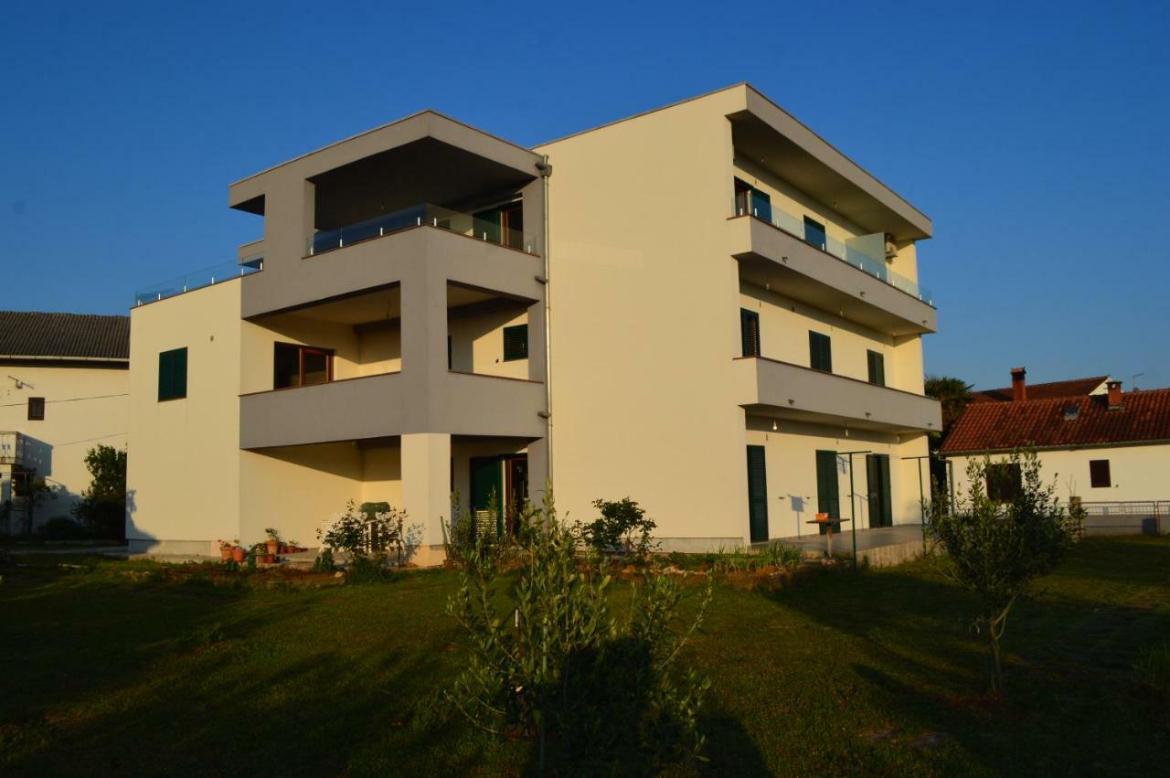 Apartmani Mila Sukosan Exterior photo